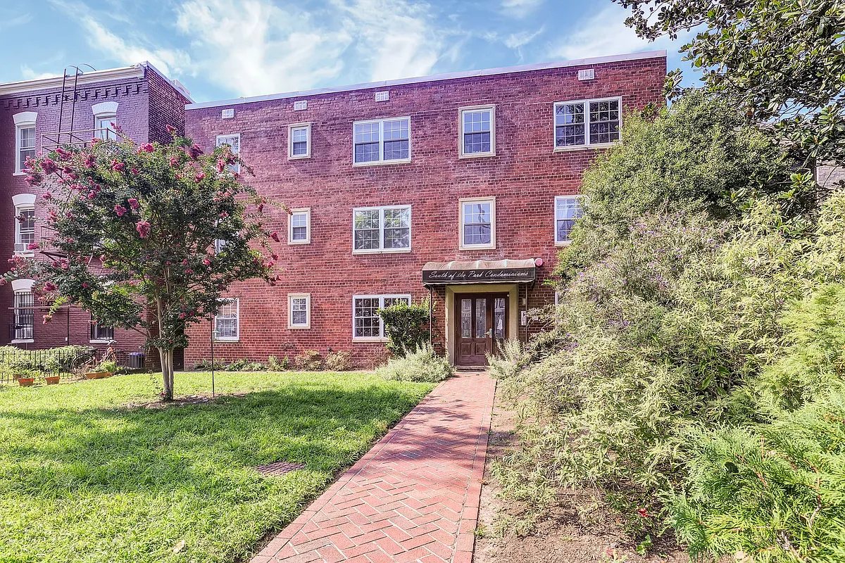 Building Photo - 1411 Massachusetts Ave SE #6