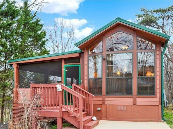 71 Stag Leap Dr, Cleveland, GA 30528