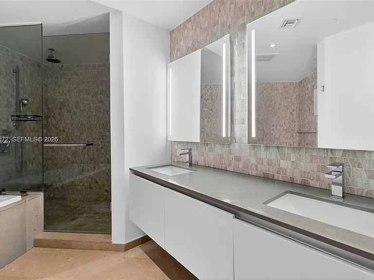 68 SE 6th St #1702 — Photo 18