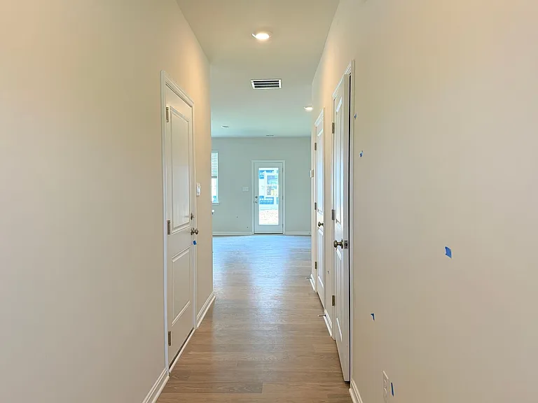 529 Colette St — Photo 2