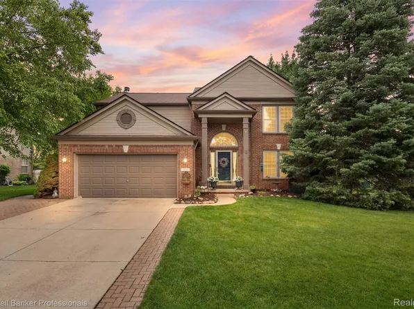 17943 Salinas River Way, Macomb, MI 48042