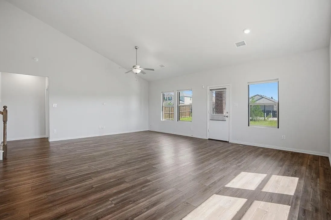 5 bed, 3.0 bath, 3047 sqft, $2,700 — Photo 4