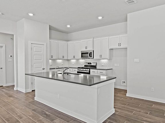 5th image of 3711 Moru Oak Dr