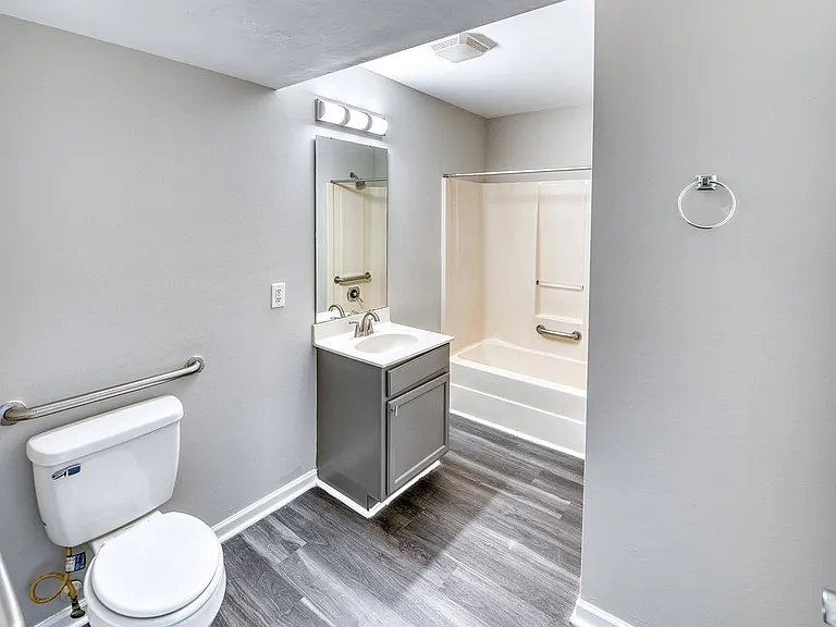 Ashford Place Apartments — Photo 15