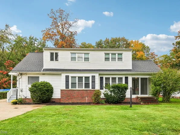 5955 Ridgebury Blvd, Highland Heights, OH 44143