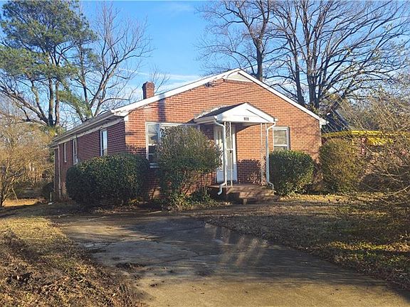 2nd image of 210 Maple St