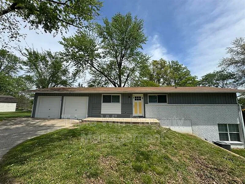 4 bed, 3.0 bath, 2112 sqft, $2,560 — Photo 3
