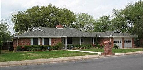 1st image of 1403 Broadmoor Dr