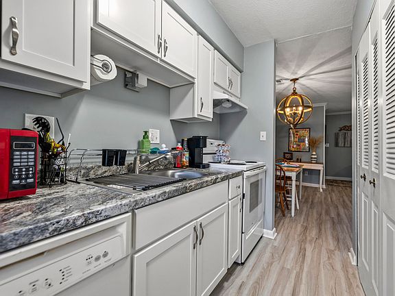 5th image of 3500 Warwick Dr APT 46