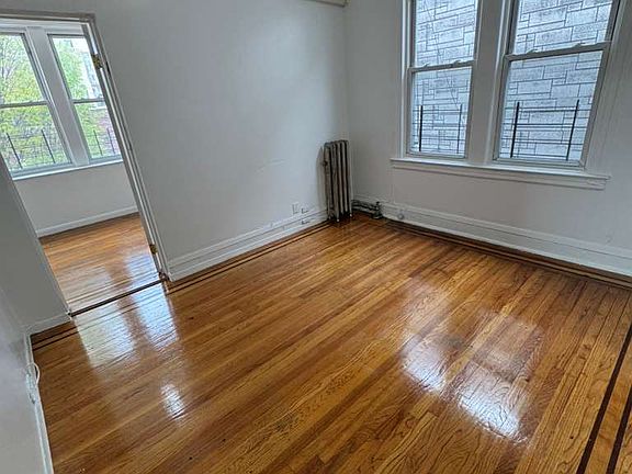 5th image of 3210 Wallace Ave