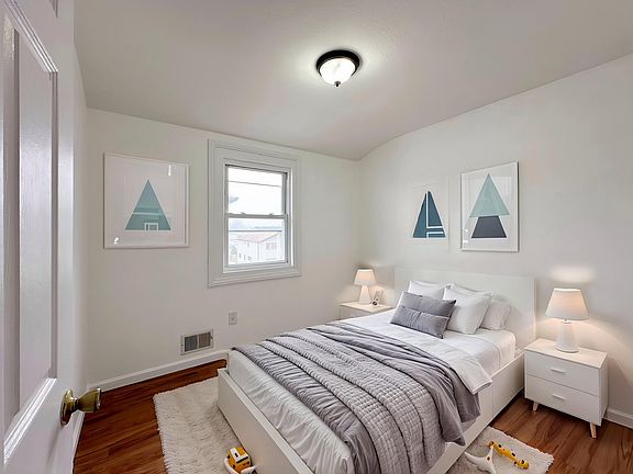 4th image of 3080 Hylan Blvd #2