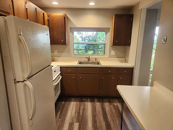 3rd image of 1530 Barr Ave #D