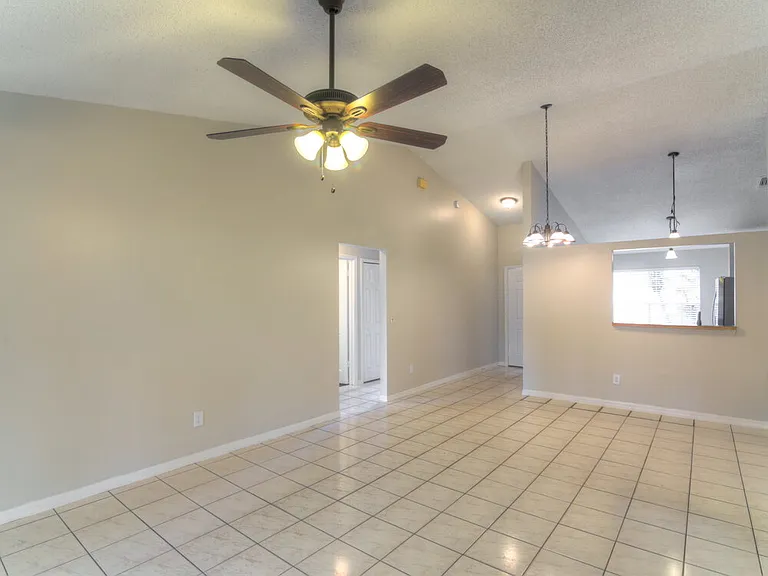 1247 Holly Springs Cir — Photo 2