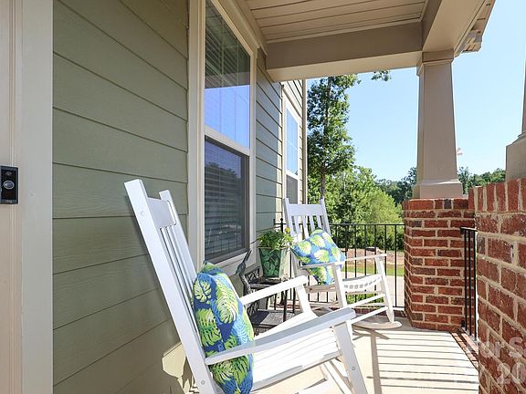 3rd image of 1701 Great Rd