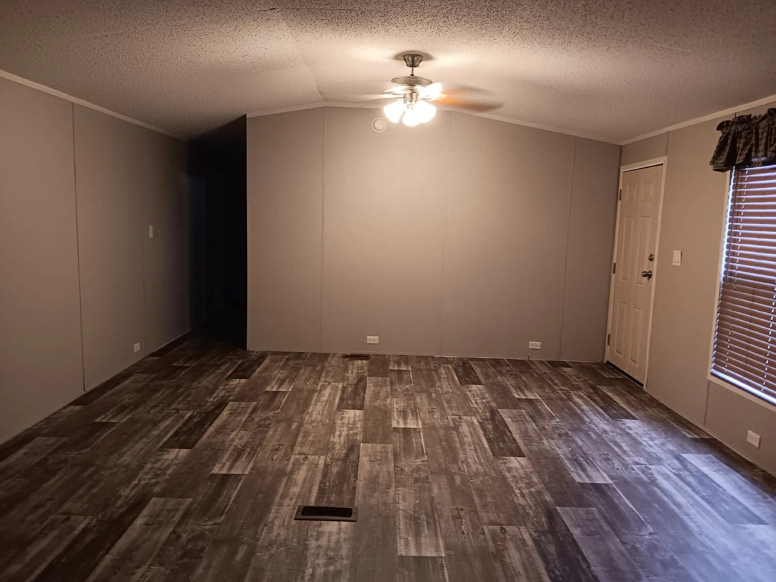 3 bed, 2.0 bath, 1000 sqft, $1,250 — Photo 2