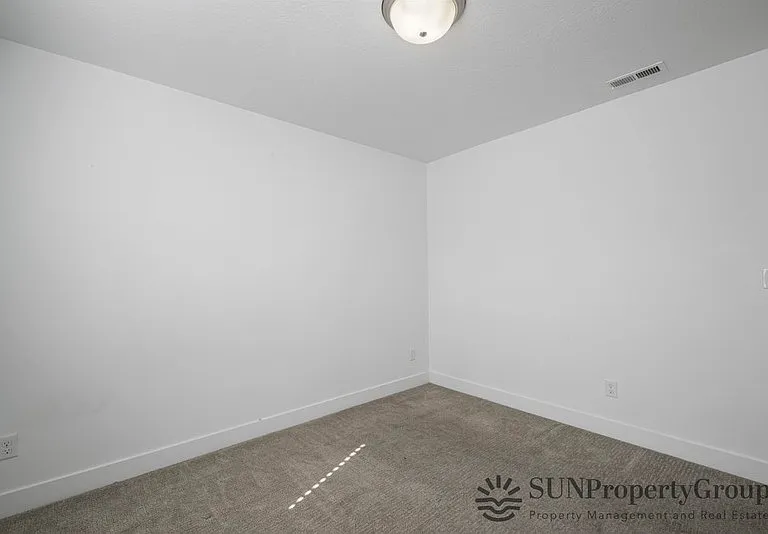 288 W 730 N — Photo 15