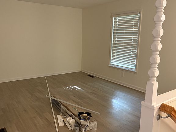 3rd image of 106 Lyon Ave