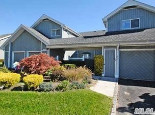 255 River Dr, Moriches, NY 11955