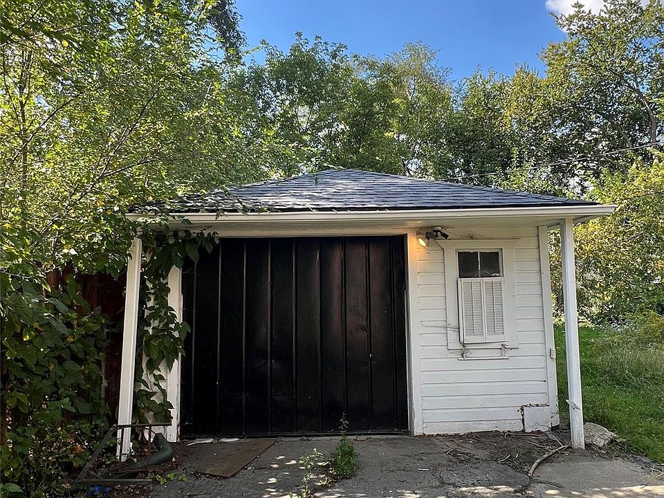 2nd image of 19501 Pierson St