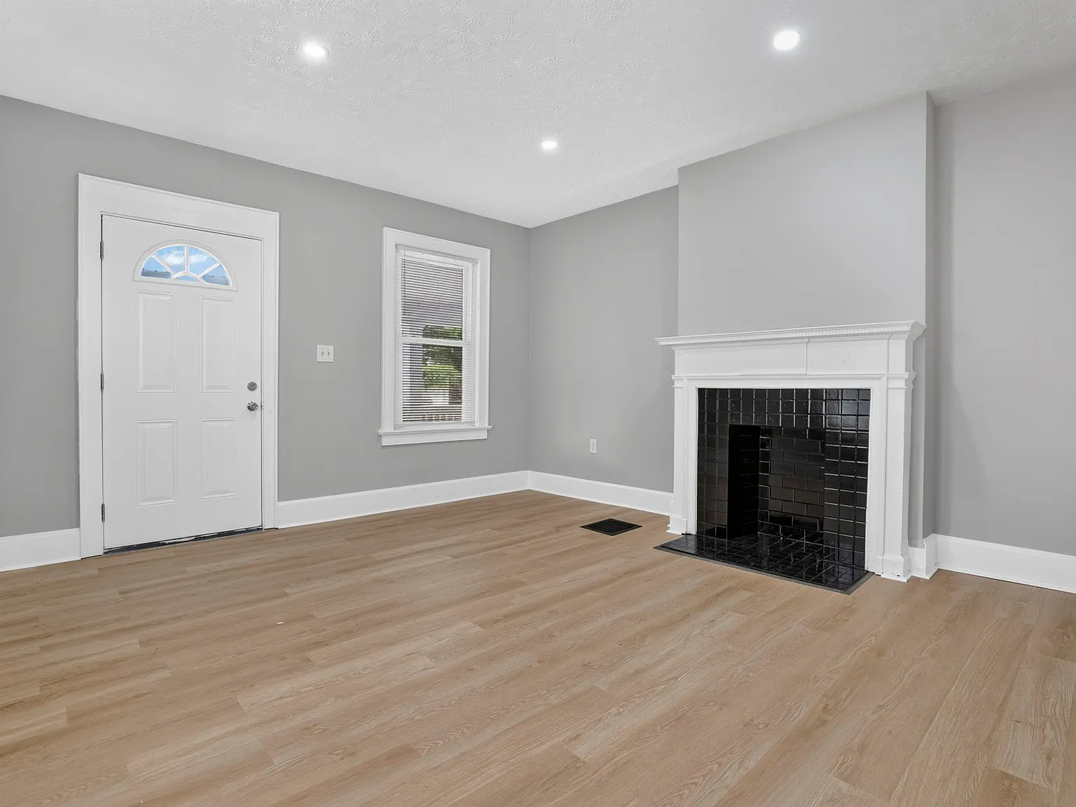 3 bed, 1416 sqft, $1,645 — Photo 1