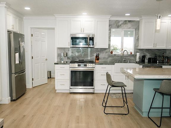 3rd image of 9115 Southland Rd