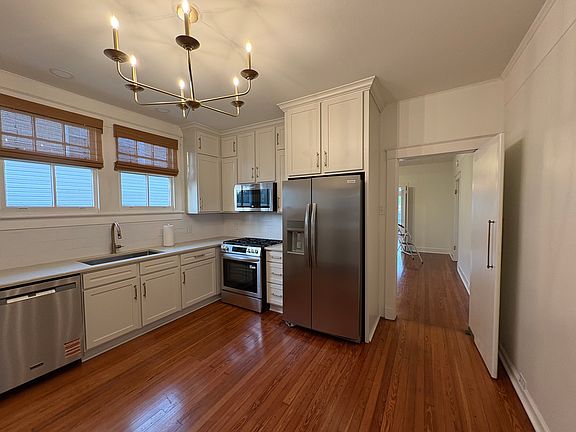 5th image of 216 Orion Ave