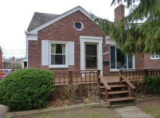 21160 Kenmore Ave, Harper Woods, MI 48225