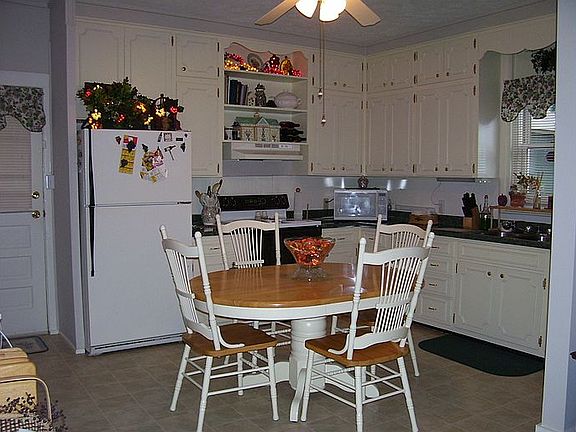 5th image of 302 W Lake St