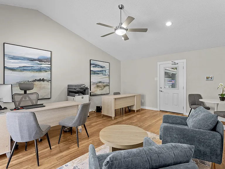 Harwell Apartments — Photo 11