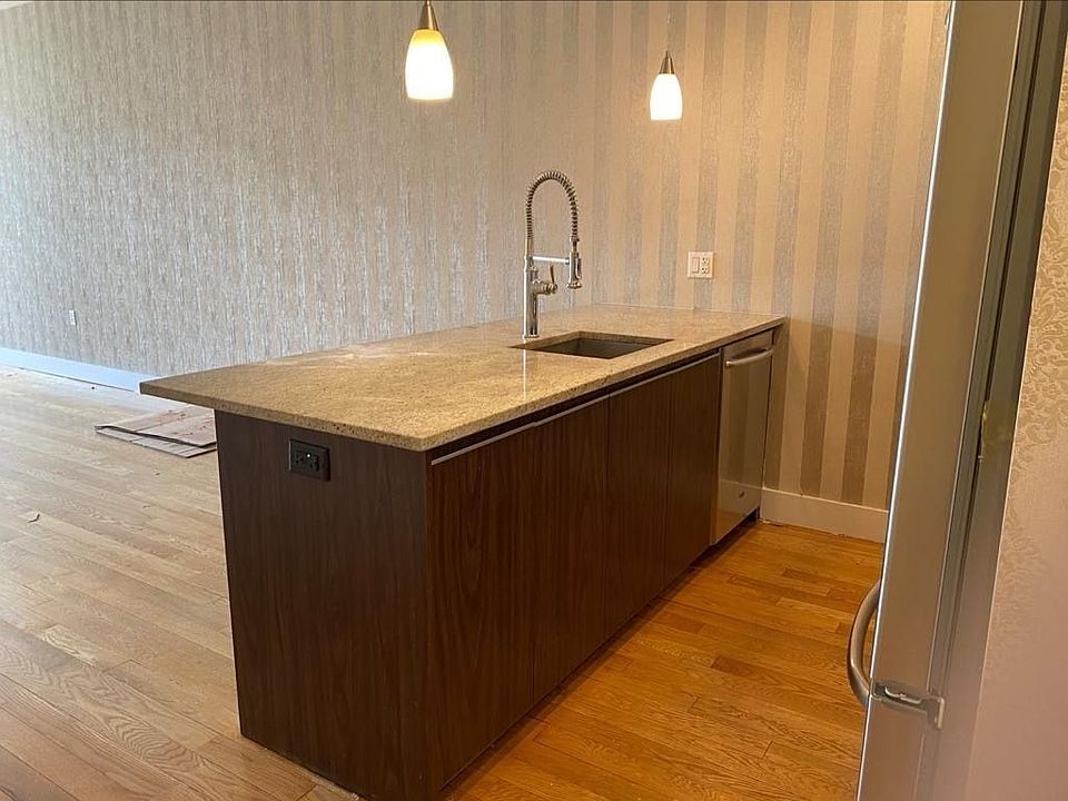 1st image of 804 Bergen St #206