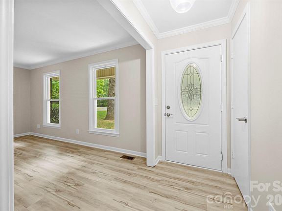 4th image of 36183 Davis Dr