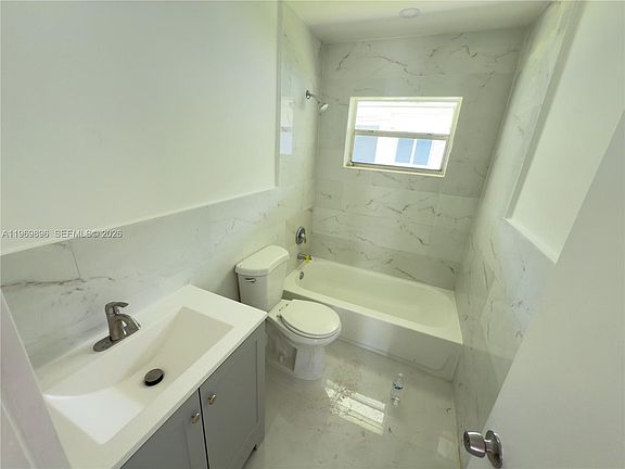3rd image of 2191 NE 167th St APT 4