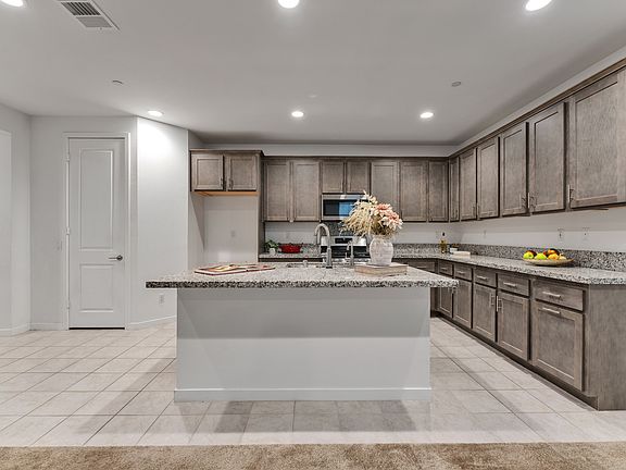 4th image of 2920 S Halton Paseo