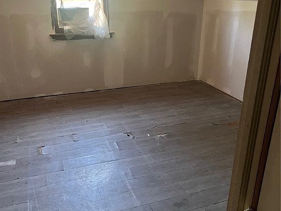 3rd image of 3751 Ada Ave