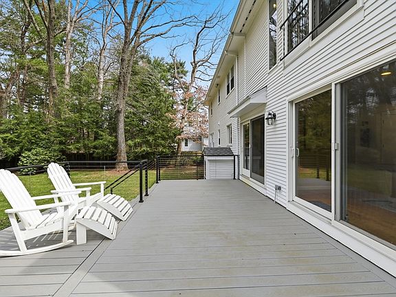 4th image of 44 Canterbury Ln