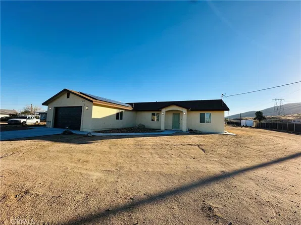 9321 Yucca St, Apple Valley, CA 92308