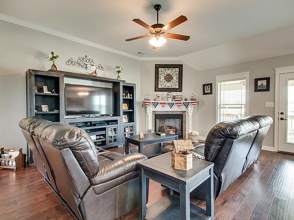 4th image of 1724 Spring Haven Dr