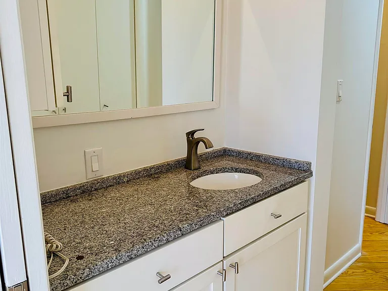 1238 Chatham Rdg — Photo 7