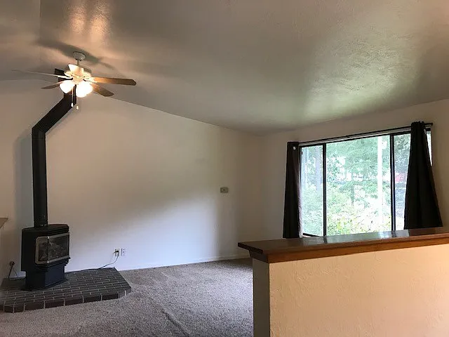 3 bedroom 1.75 bath duplex on the Silverdale/Bremerton boarder. — Photo 2