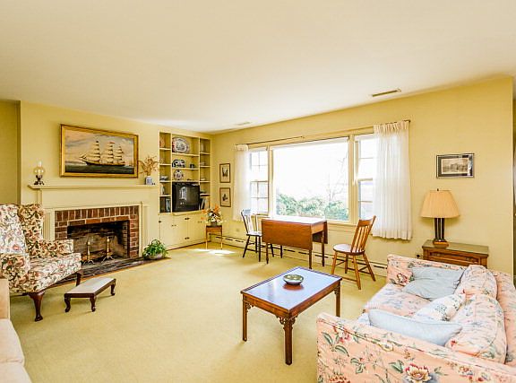 3rd image of 314 Jeanette Dr