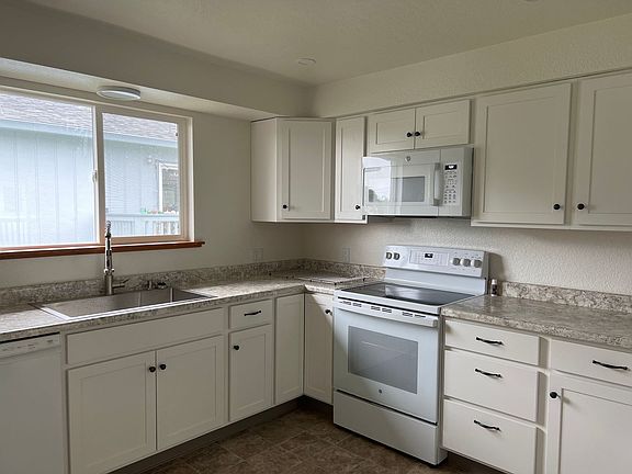 4th image of 187 F St APT B