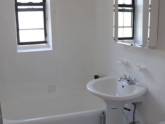 5th image of 9323 218th St #2