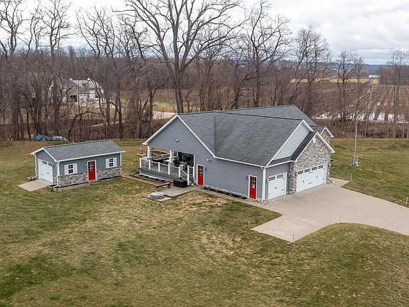 3rd image of 179 Lake Haven Ct