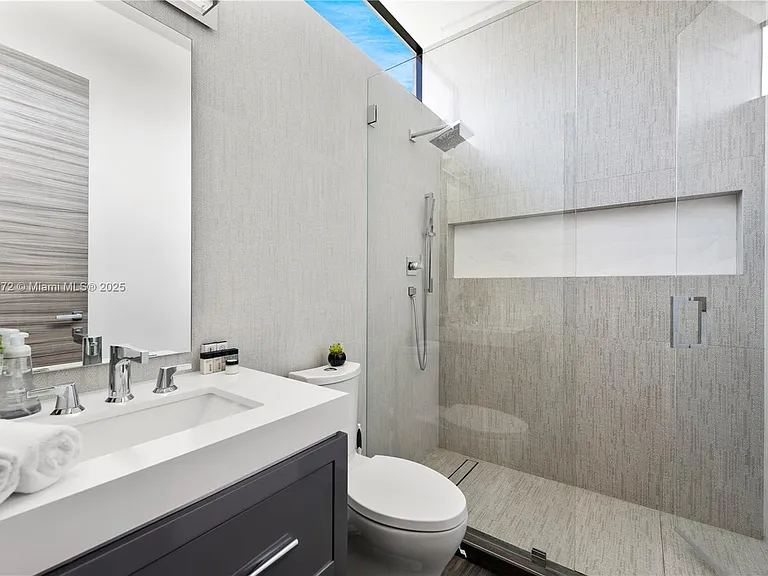 1400 Bayview Dr — Photo 39