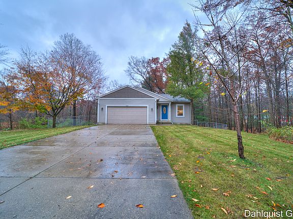 3rd image of 3340 Sarah Cir