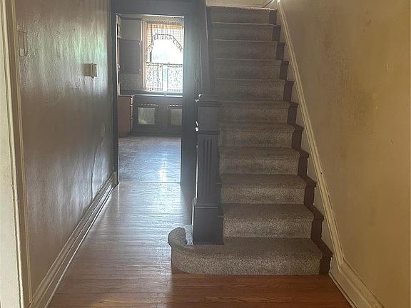 3rd image of 3444 Alberta St