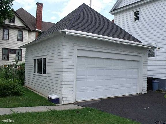 9 Lincoln Ave Garage