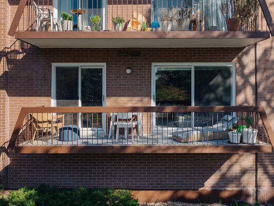 8000 W Foster Ln APT 208, Niles, IL 60714