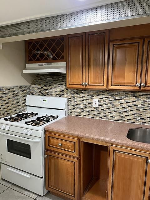 1st image of 1024 E 102nd St