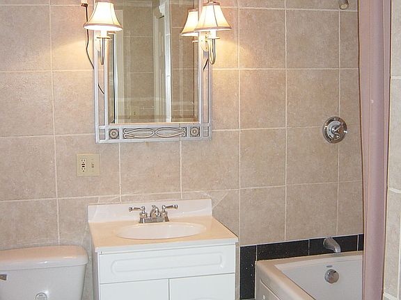 master bath with jacuzzi tub